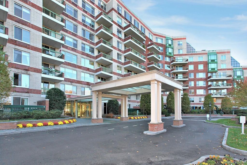 100 Hilton Avenue M3, Garden City