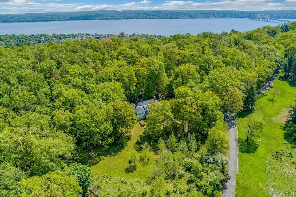 982 Bradley Parkway, Blauvelt