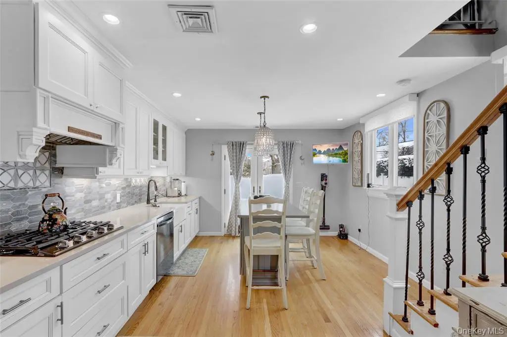 24 Rellim Drive, Glen Cove