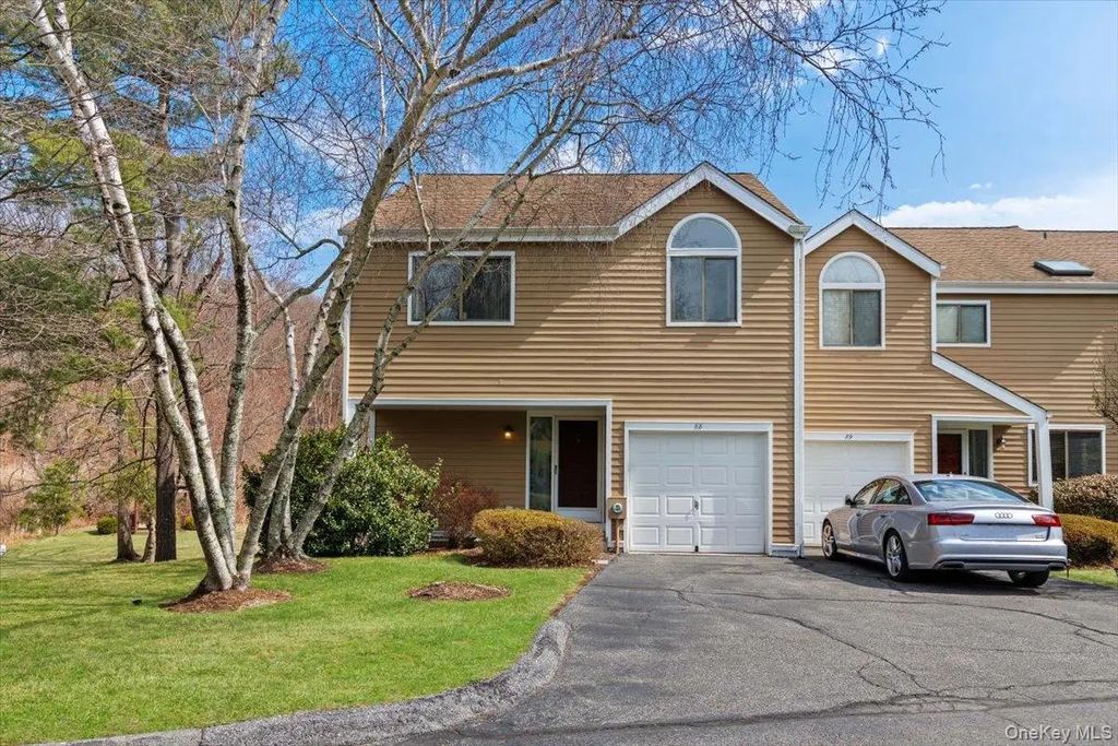 88 Farm Lake Crescent Road, Chappaqua