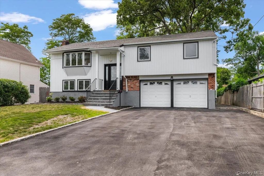 12 Deans Lane, Bayville