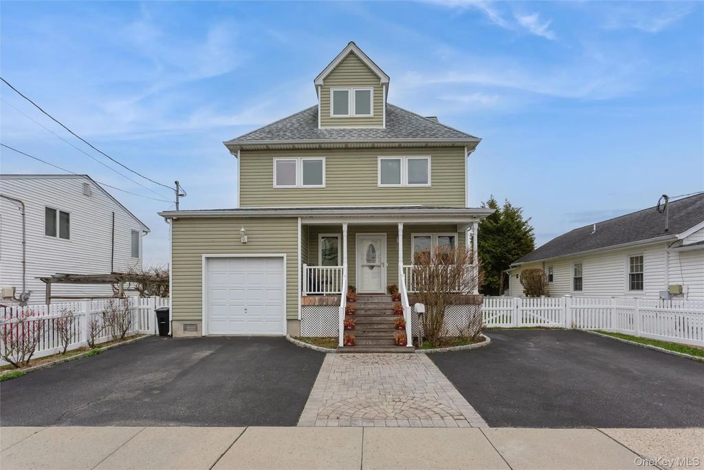271 Arthur Street, Freeport