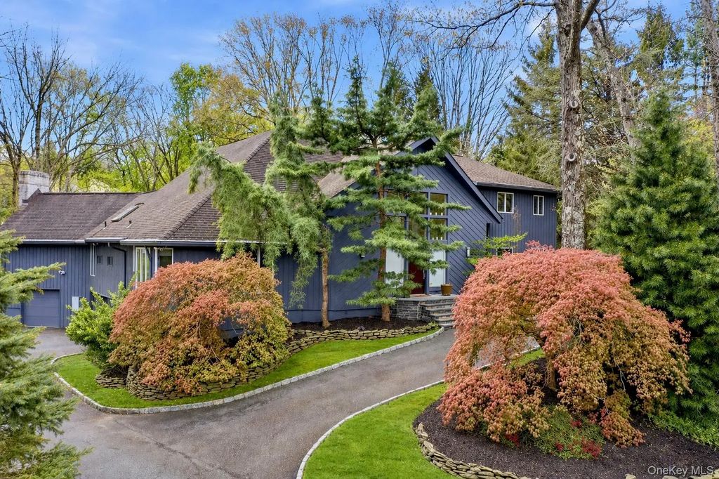 13 Zeck Court, Suffern
