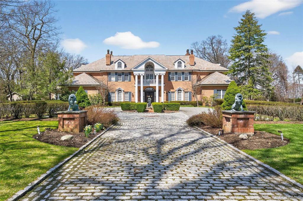 195 Feeks Lane, Locust Valley