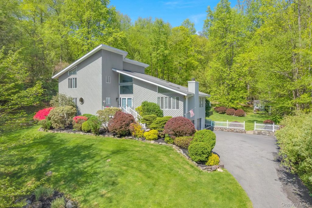 49 Chester Court, Cortlandt Manor