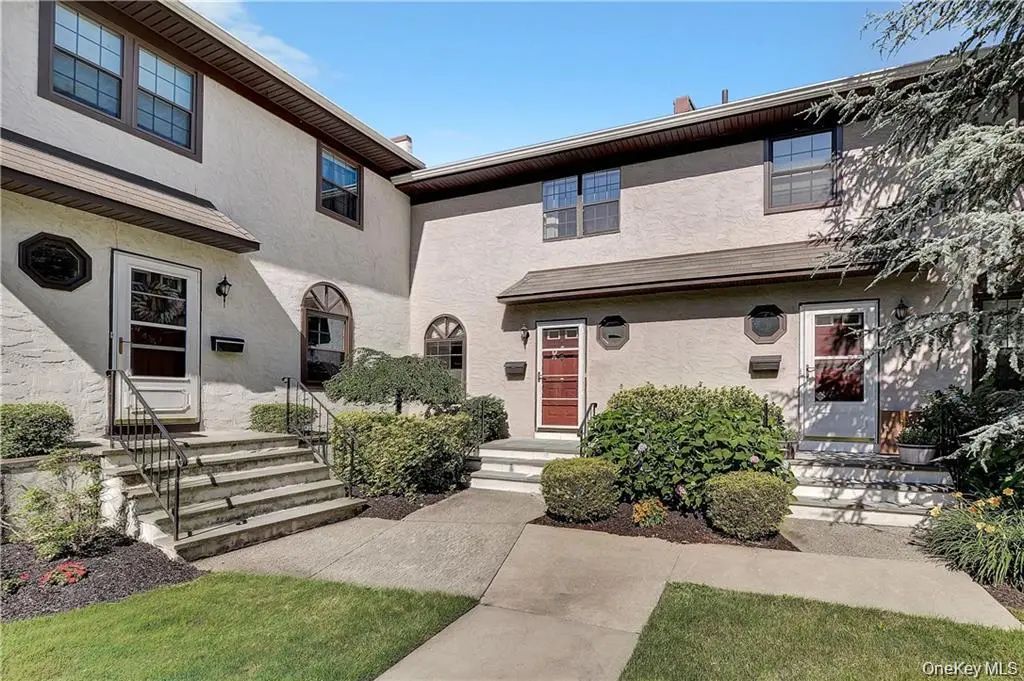 62 Somerset Drive, Suffern