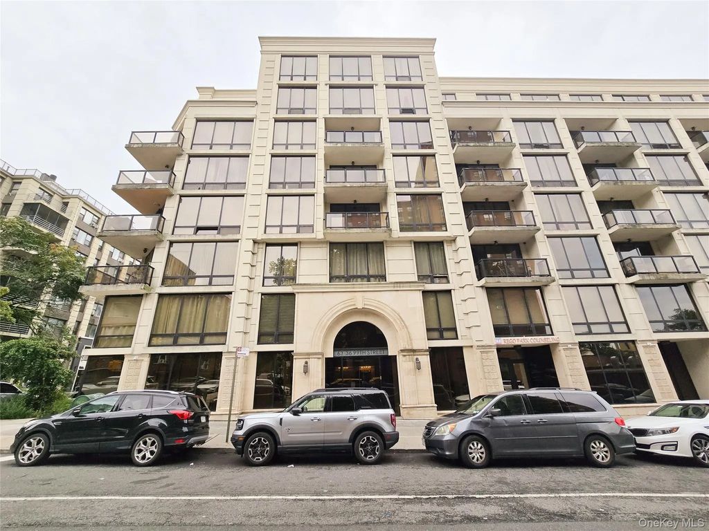 63-36 99 Sreet # 8c, Rego Park