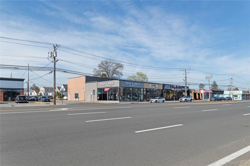 435 Old Country Road # 435, Westbury