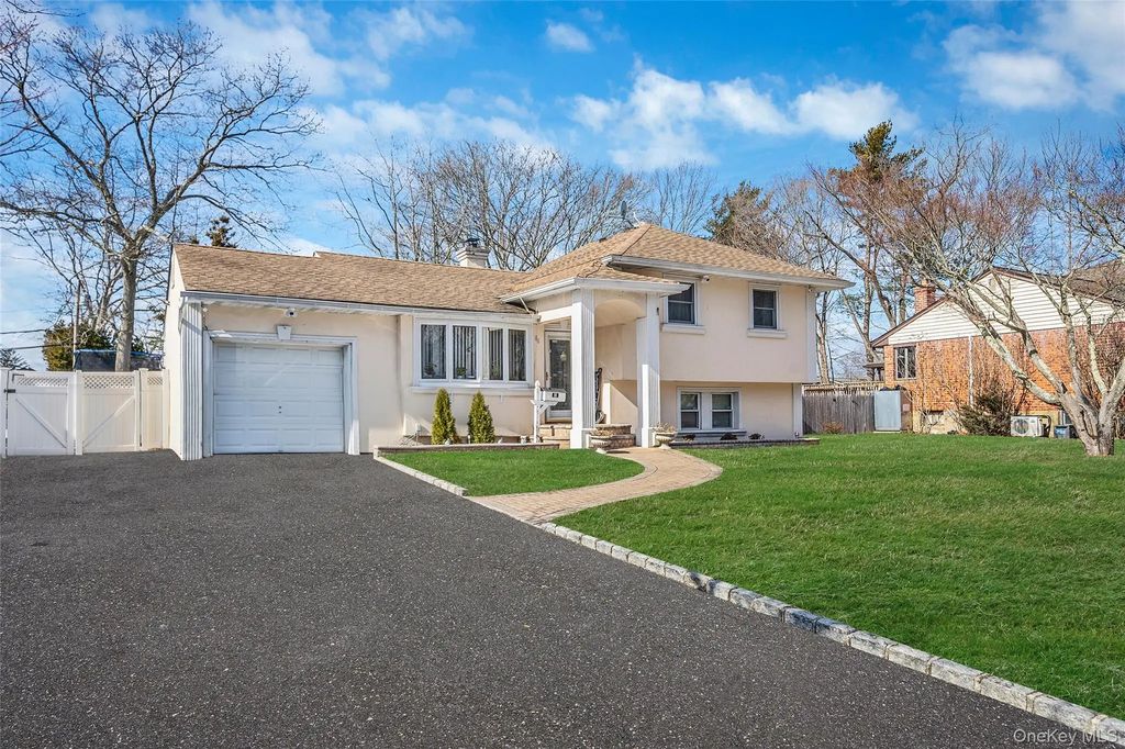 86 Overlook Drive, East Islip