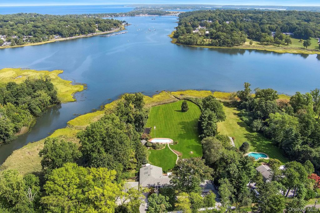 61 Factory Pond Road, Locust Valley