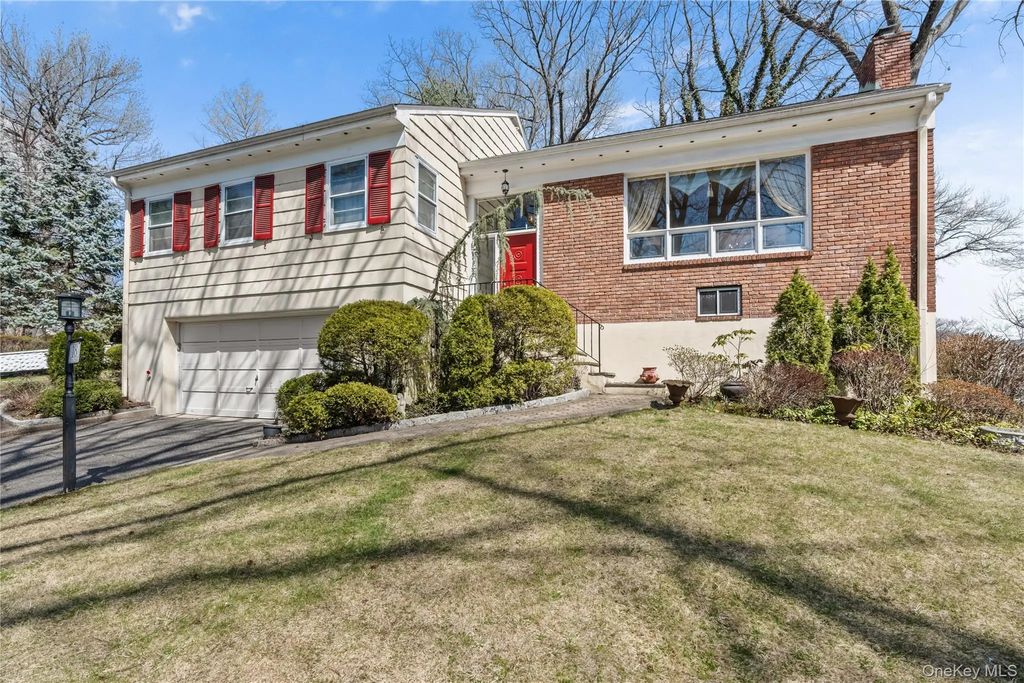 18 Devon Road, Bronxville