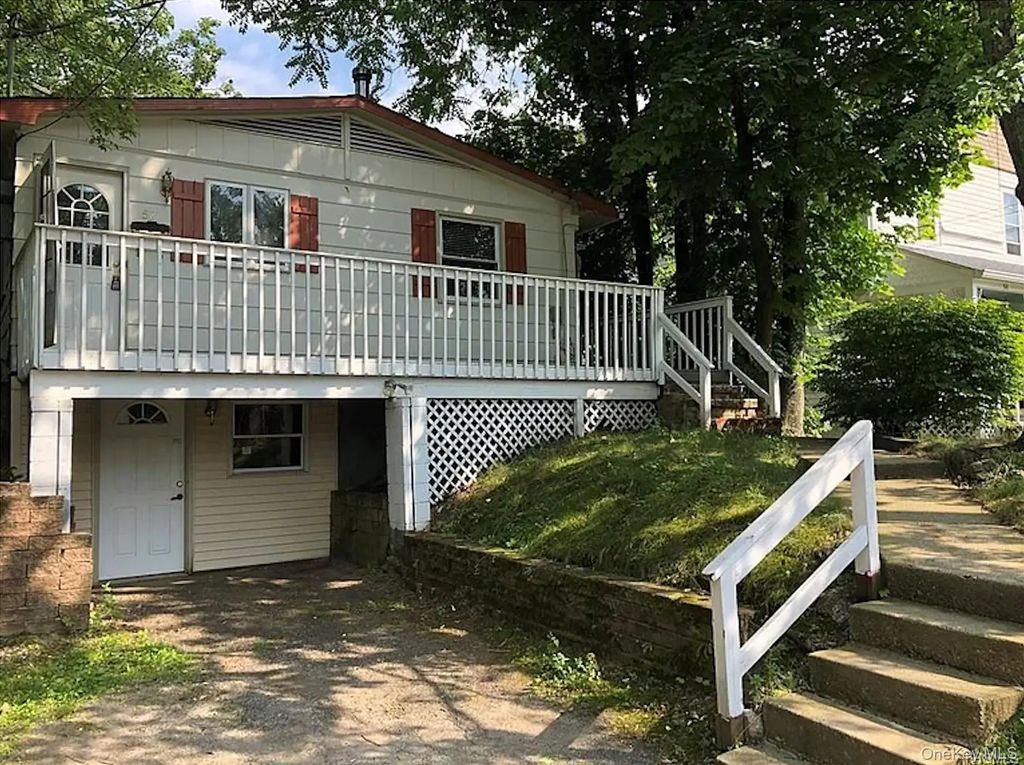 52 Horton Avenue, Middletown