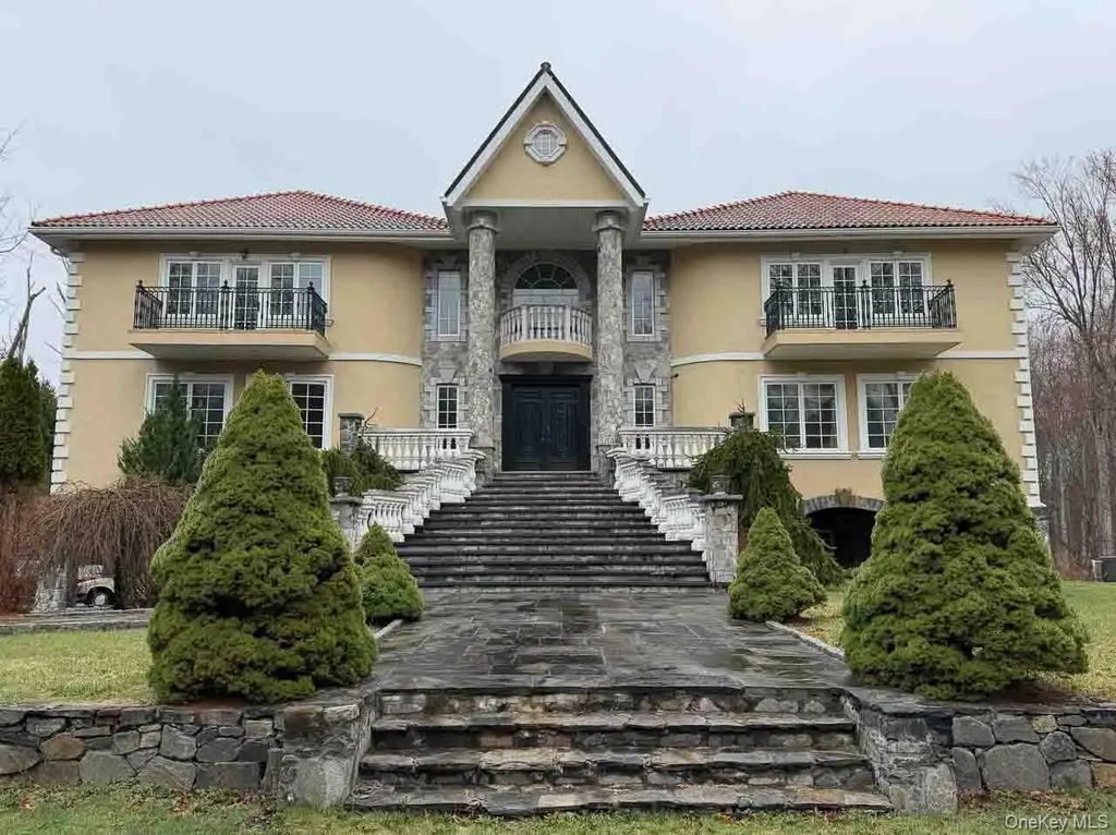 180 Stone Hill Road, Bedford