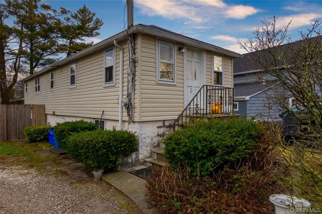 27 Pearsall Place, Babylon