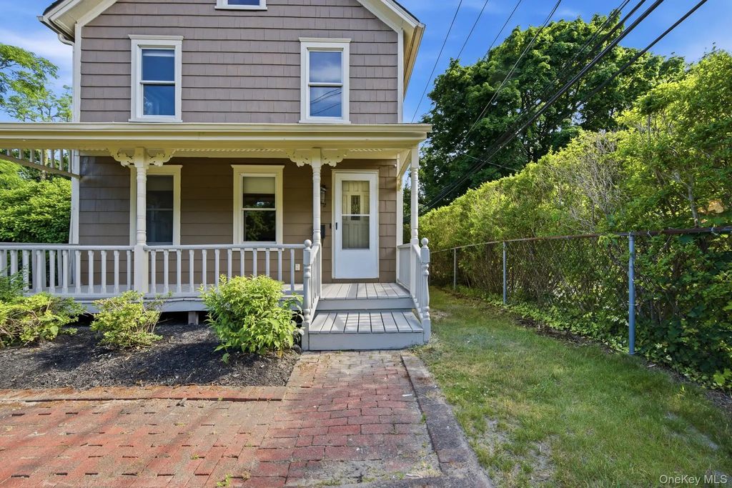 302 E Broadway, Port Jefferson