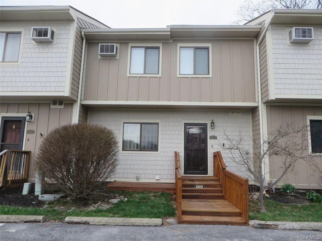 5909 Chelsea Cove N, Hopewell Junction