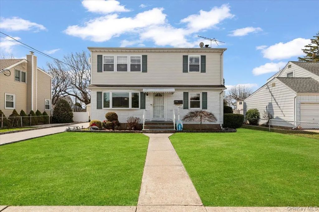 2192 6th Street, East Meadow