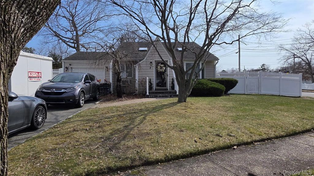 8 Lion Lane, North Babylon