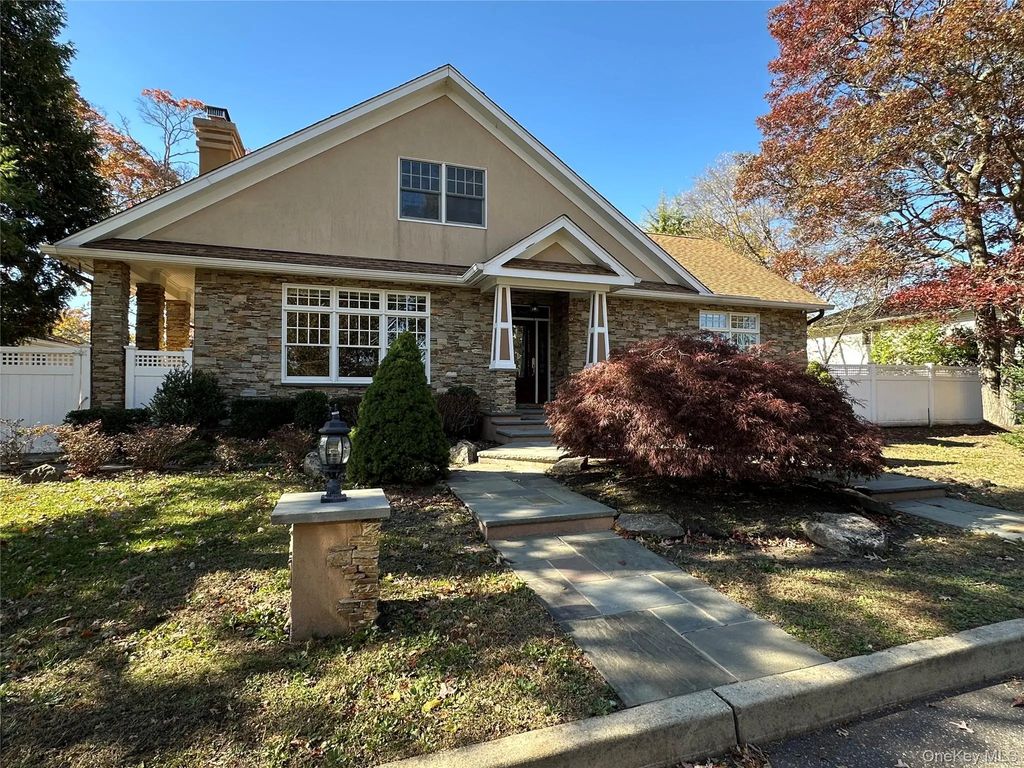 16 Oriole Place, Farmingville