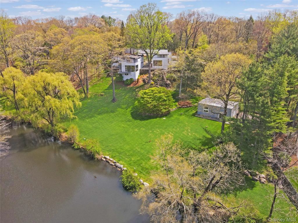 54 Cross Pond Road, Pound Ridge