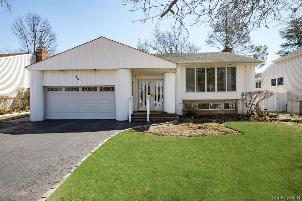 42 Netto Lane, Plainview