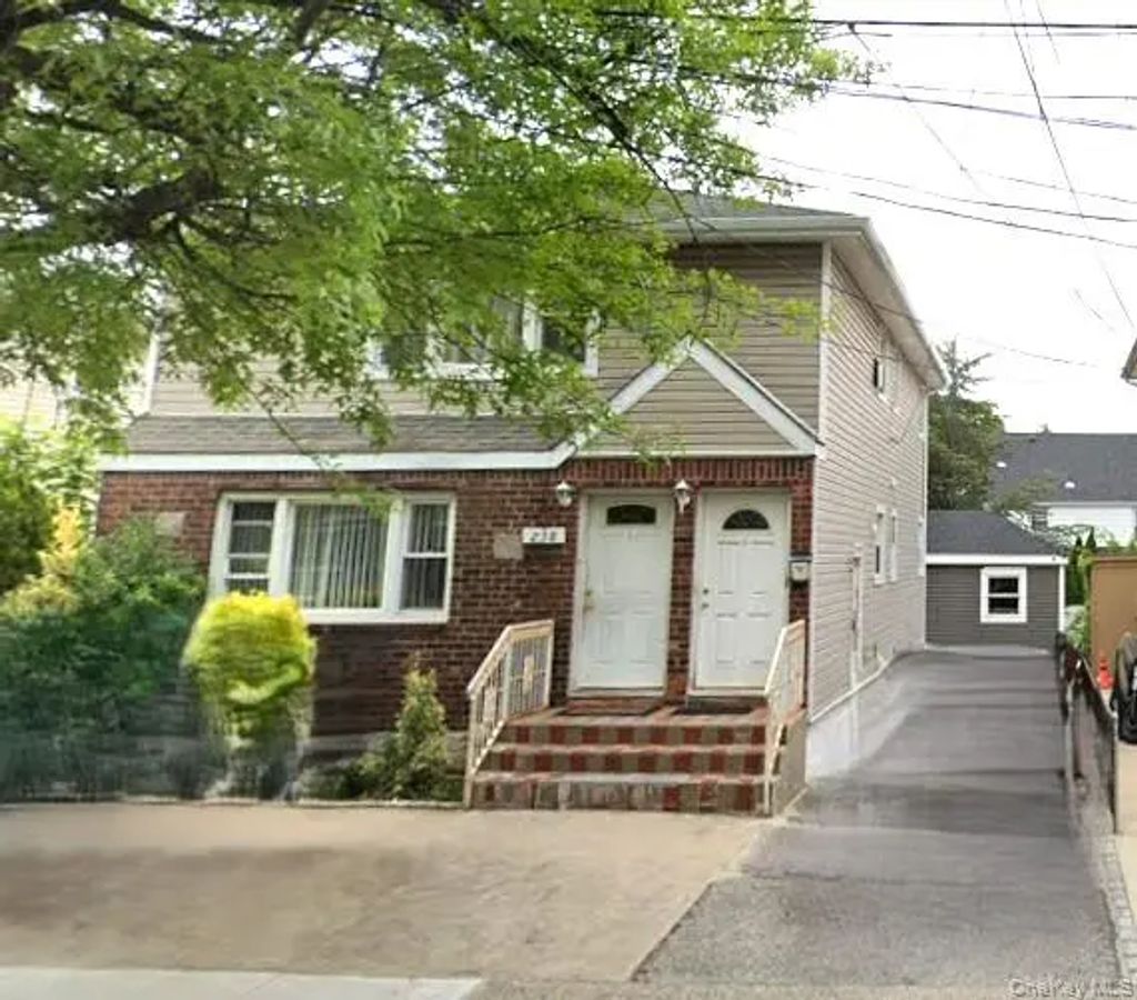 238 Nassau Boulevard 2, Garden City South