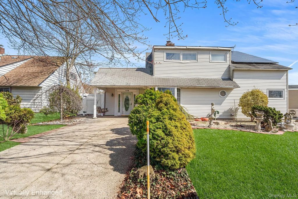 116 Red Maple Drive N, Levittown