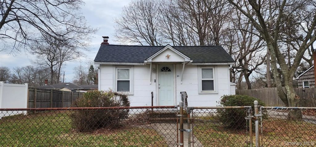 51 Hackensack Road, Mastic Beach