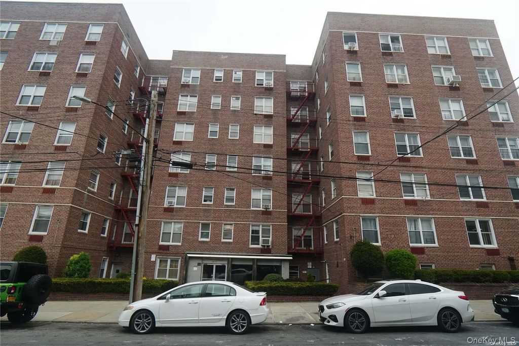 63-45 Saunders Street # 3g, Rego Park