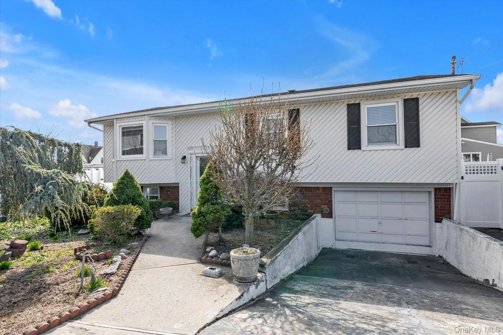 124 Stella Court, Lynbrook