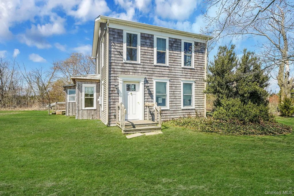 5528 Sound Avenue, Riverhead