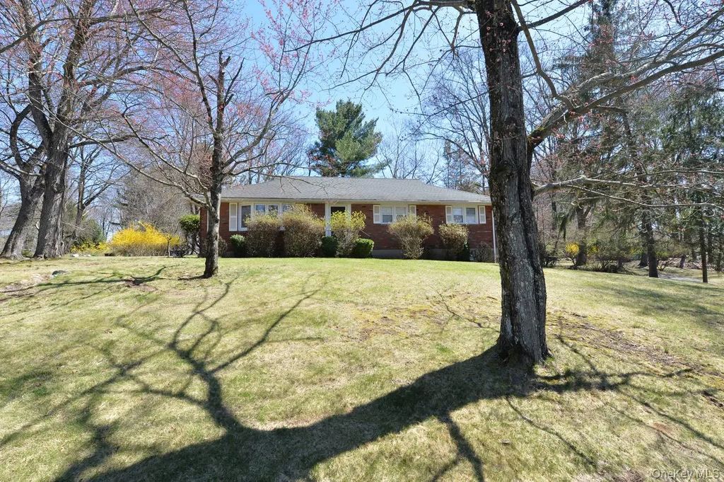 2 Augur Road, Airmont