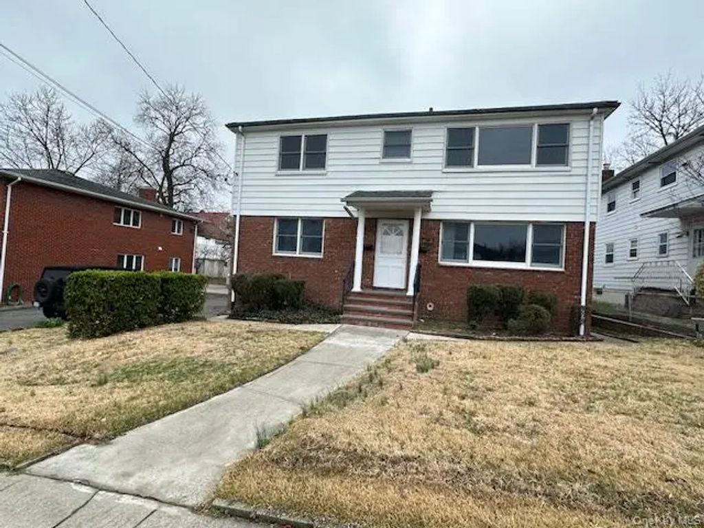 7 Linwood Road N # 2nd Fl, Port Washington