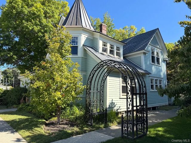 160 Church Street # 1, Millbrook