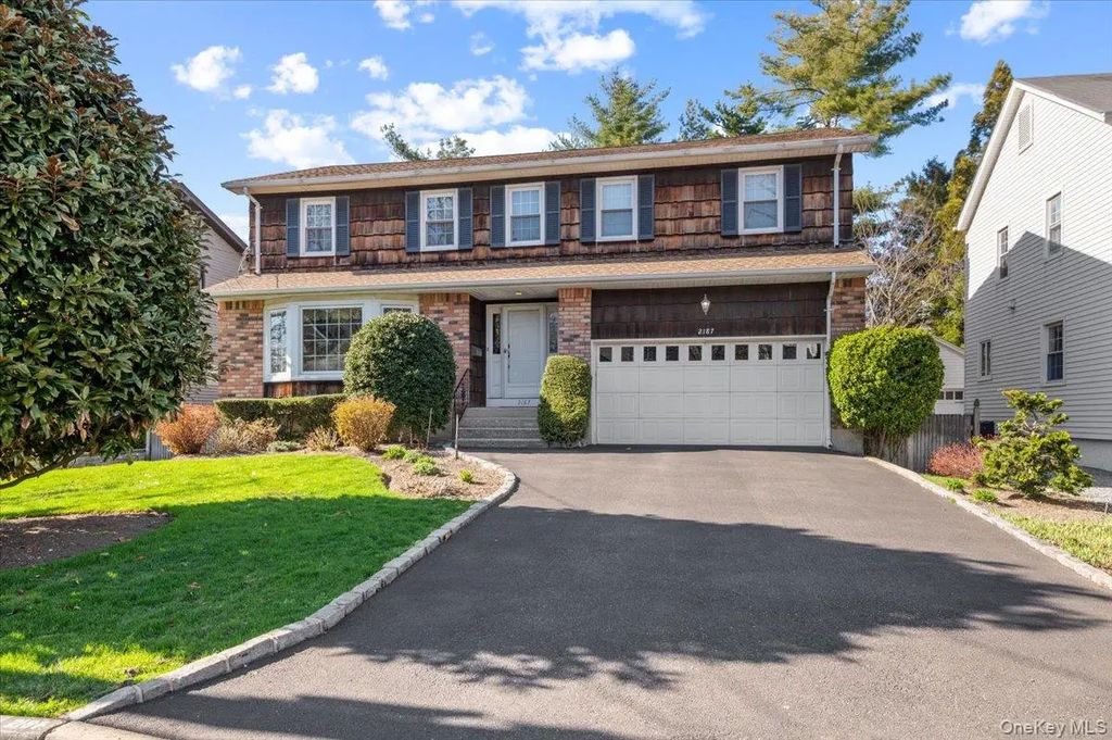 2187 Loines Avenue, Merrick
