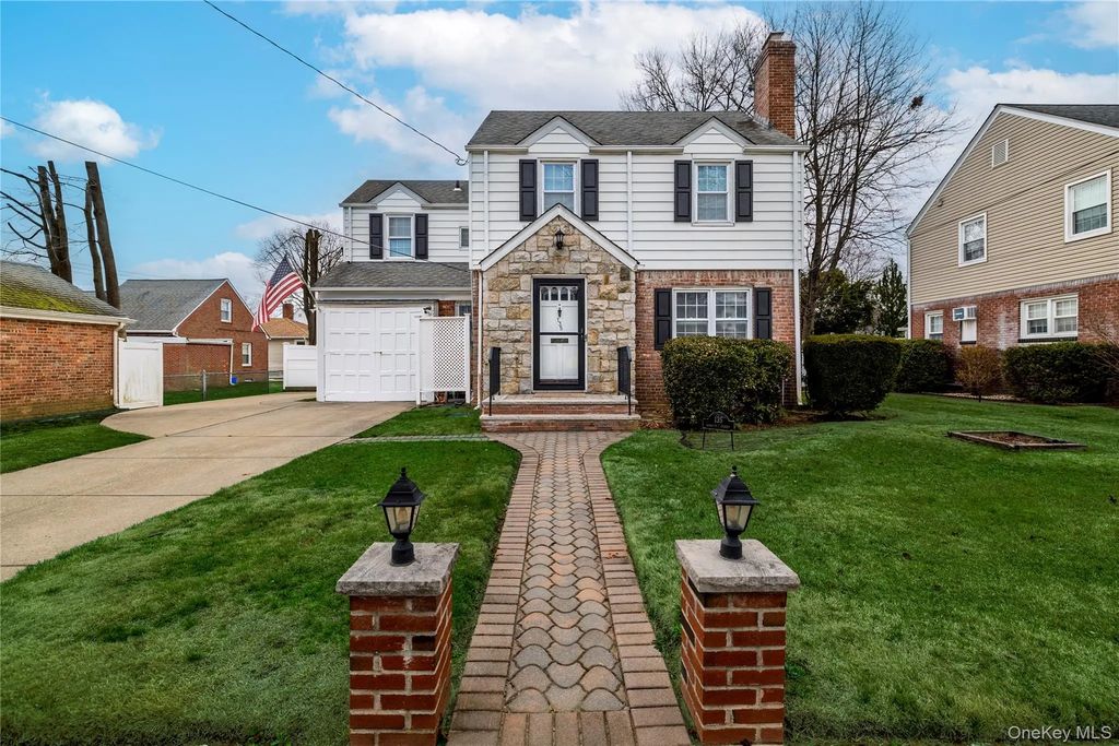 135 Chestnut Street, Lynbrook