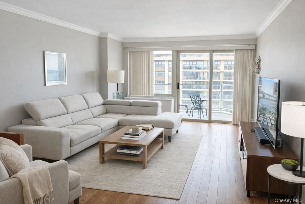 1815 215th Street # 16j, Bayside