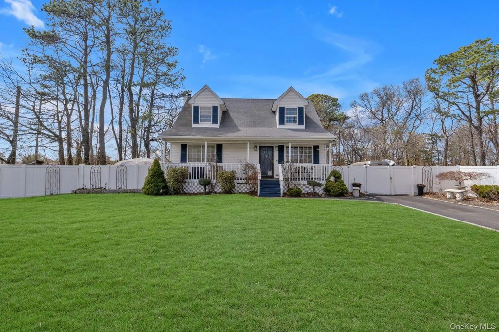 502 Station Road, Bellport