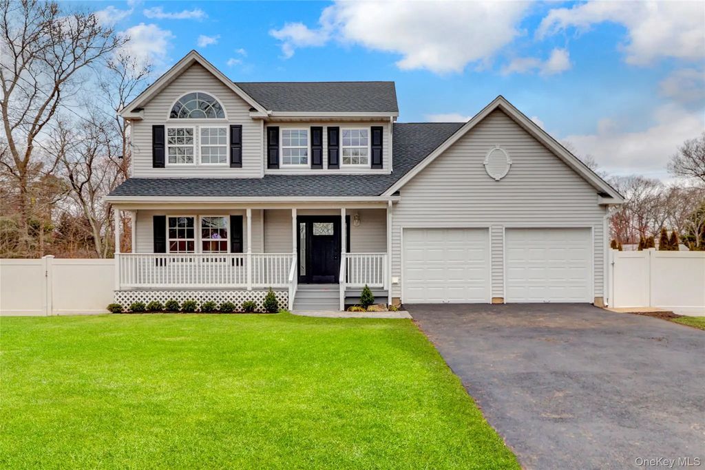 85 Patchogue Avenue, Mastic