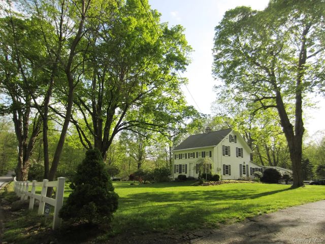 521 Barrett Hill Road, Mahopac