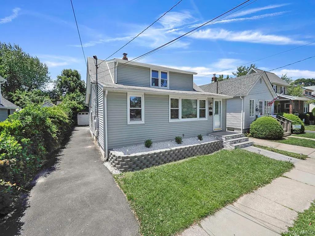 8 Winthrop Street 2, Lynbrook