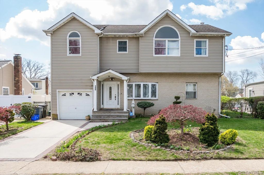 188 Beechwood Avenue, Roosevelt