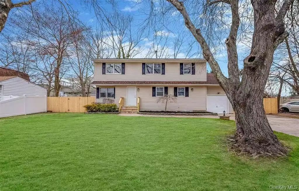 5 Lehigh Avenue, Centereach