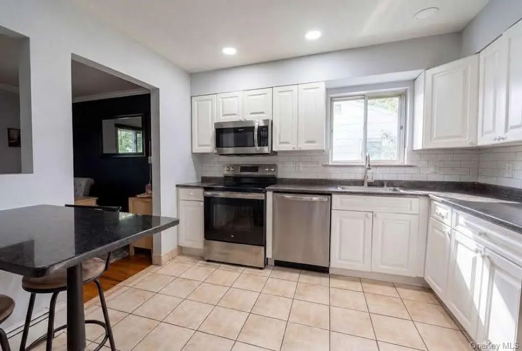 26 Inwood Road, Port Washington