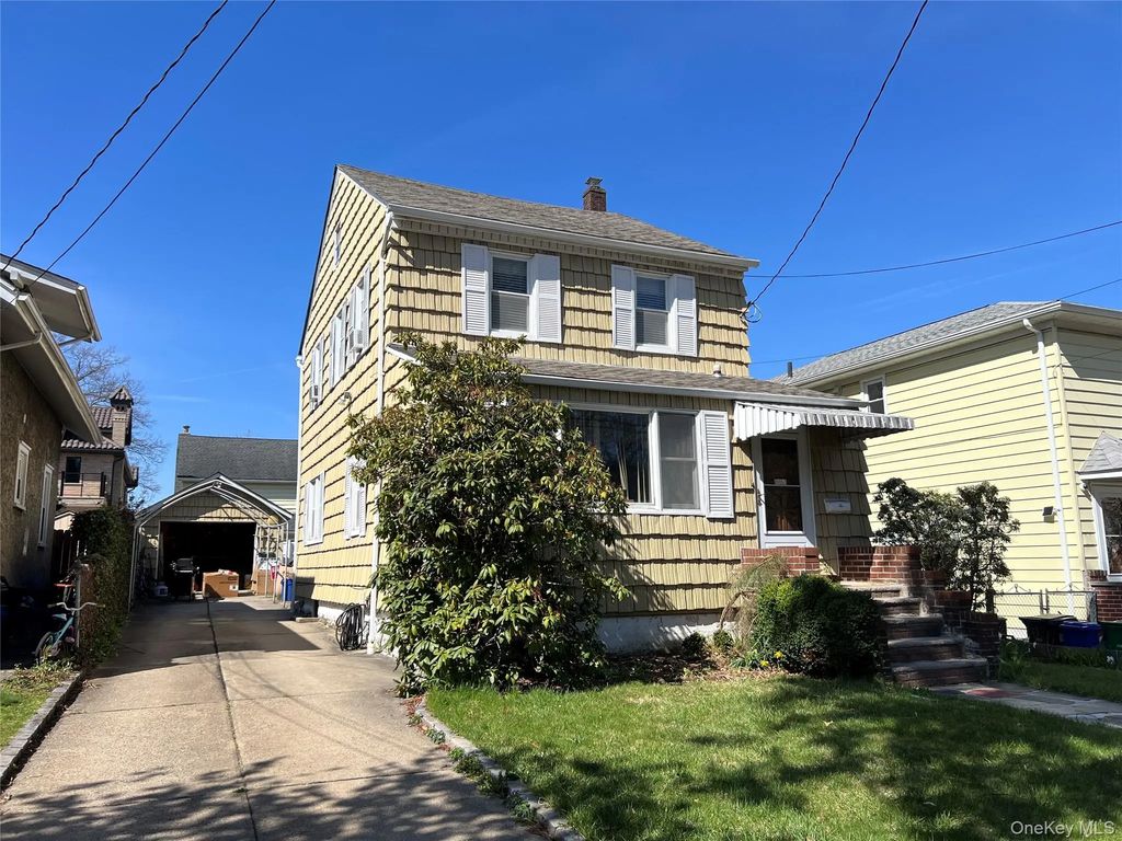 4224 249th Street, Little Neck