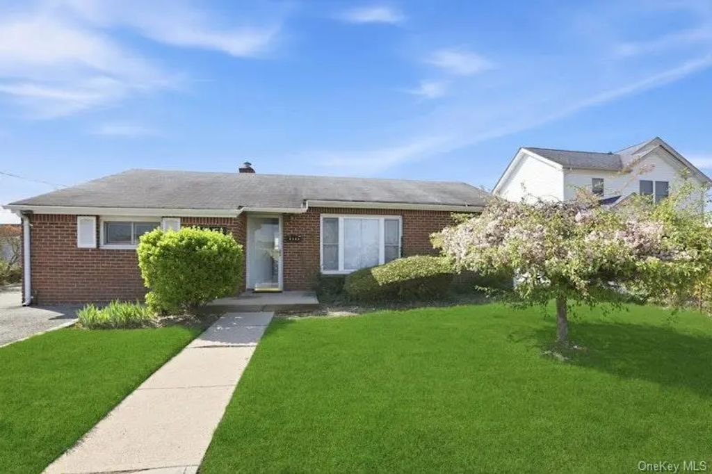 4169 Iris Place, Bethpage