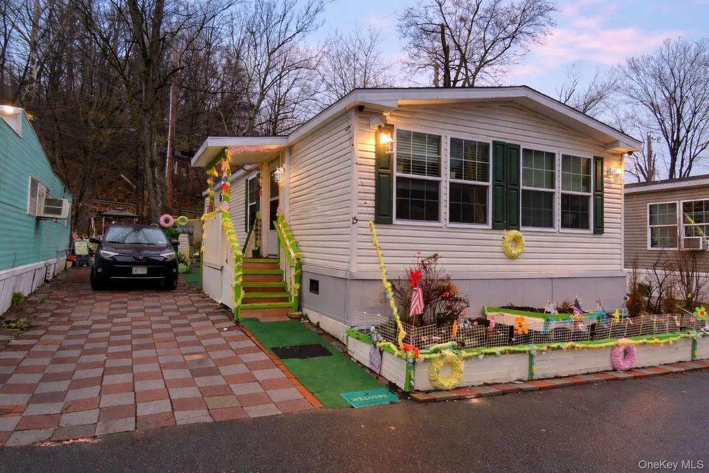 451 Call Hollow Road # 15, Stony Point