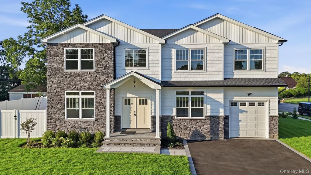 43 Barter Lane, Hicksville