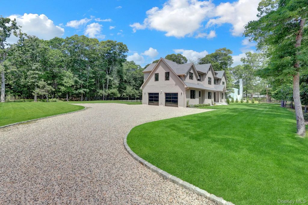 69 Jagger Lane, Westhampton