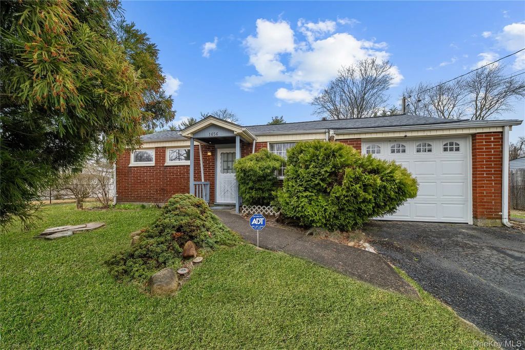 1656 N Gardiner Drive, Bay Shore